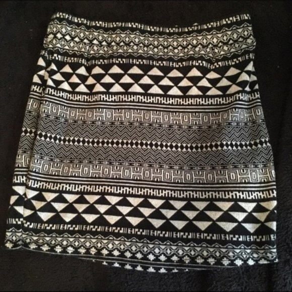 EUC Sparkle & Fade Geometric Print Skirt - Picture 2 of 3